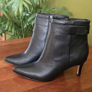 Banana Republic Kitten Heel Chelsea Booties Boots Black Leather 7.5